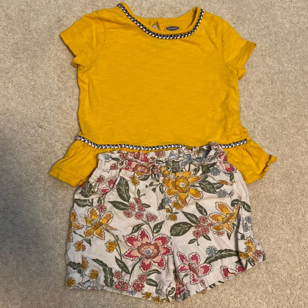 4t girls Old Navy matching shirt sleeve and shorts set